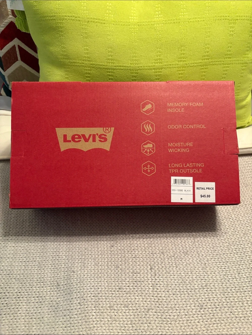 NIB Levi’s Memory Foam Unisex Slippers Medium Size 8-9